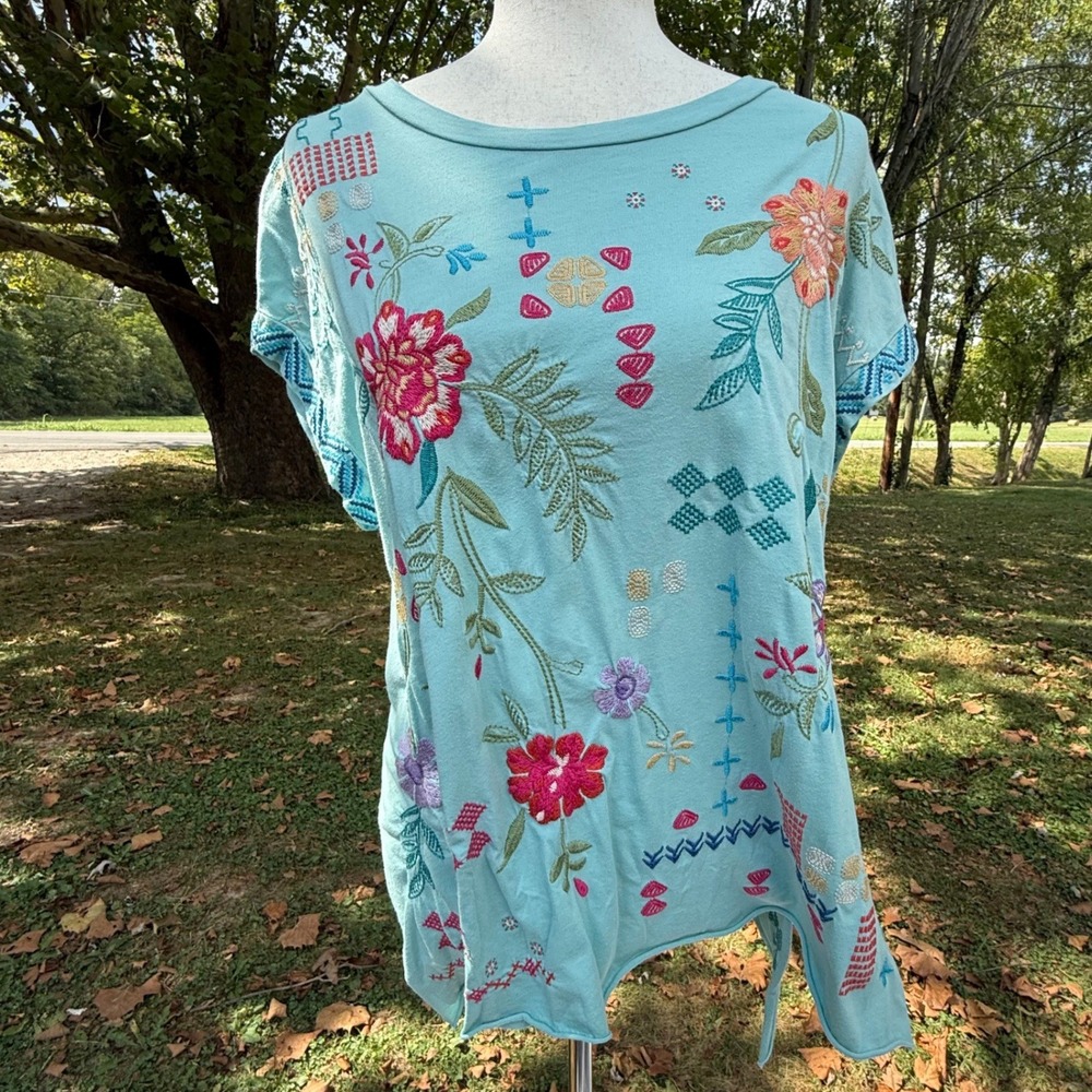 Johnny Was Embroidered Floral Cotton Tee Light Teal Boho Short Sleeve Top Small